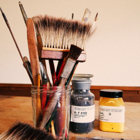 Material für die Glasbemalung in unserer Werkstatt